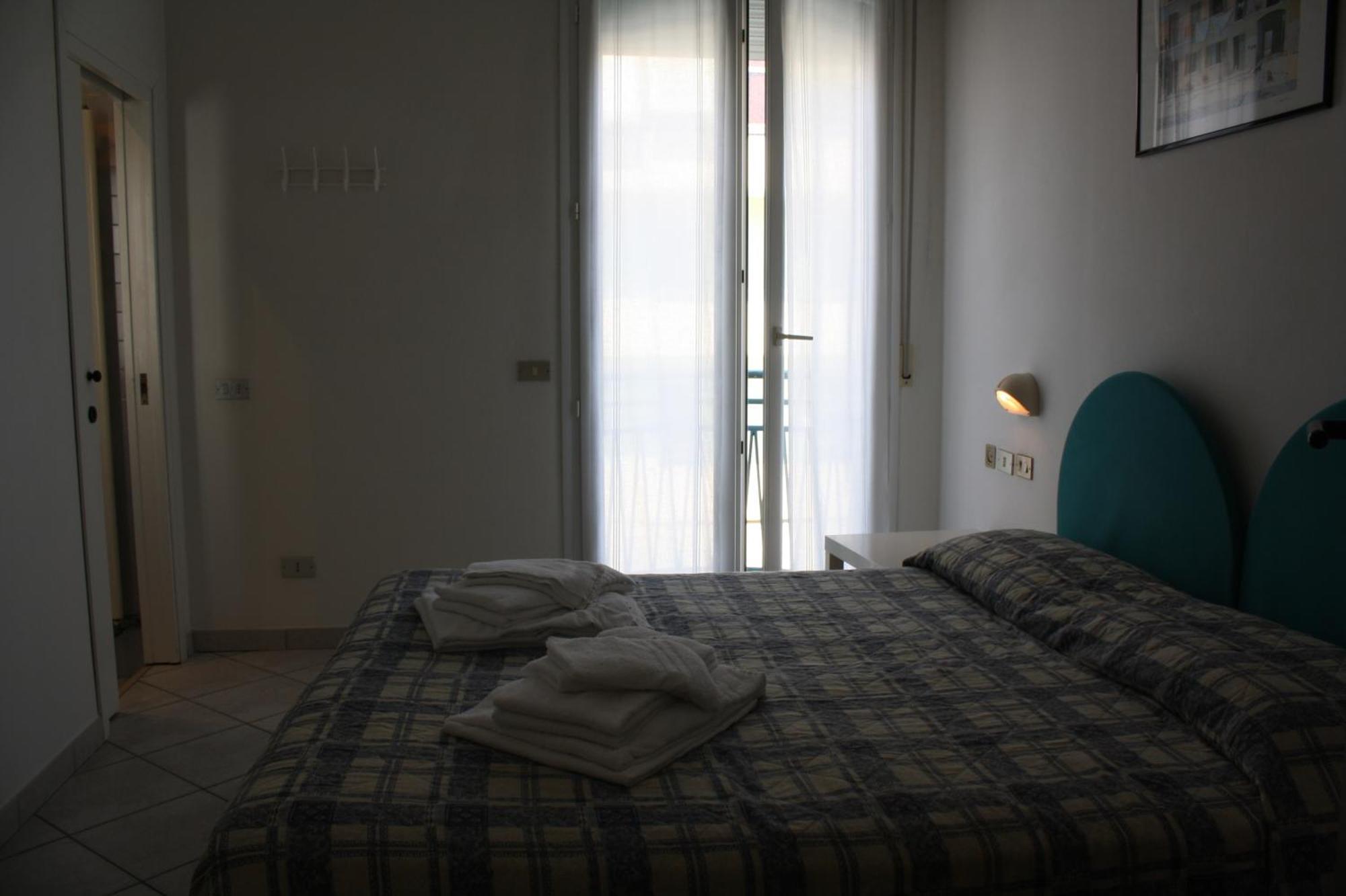 Residence Le Vele Cattolica Phòng bức ảnh